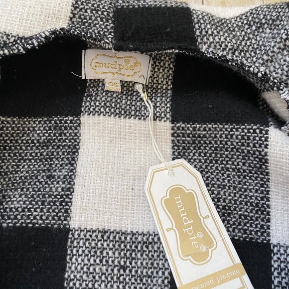 Mudpie Black and White Berkeley Blanket Vest - Picture 4 of 6